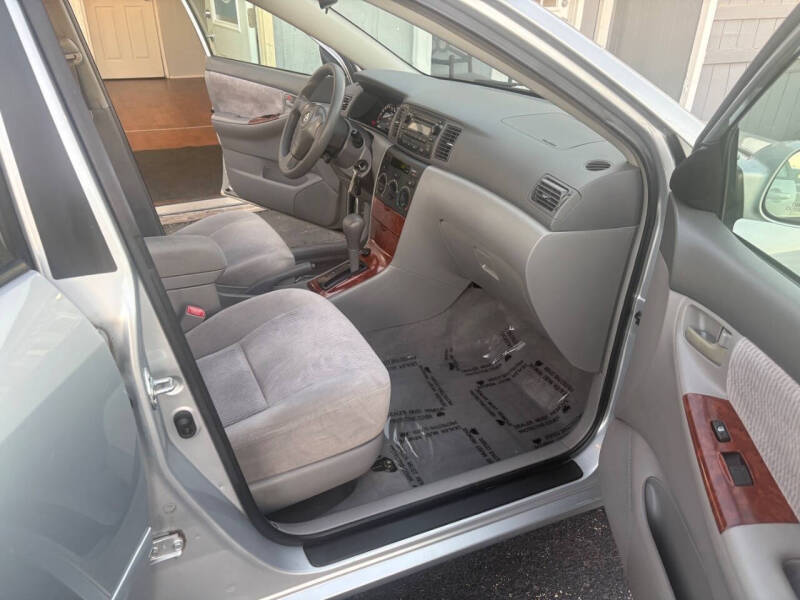 2005 Toyota Corolla LE