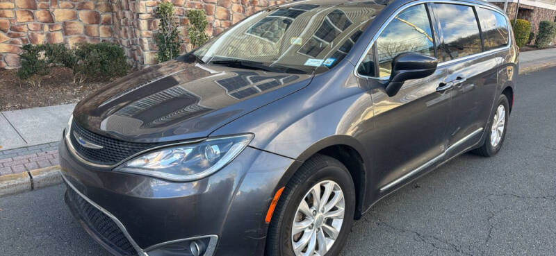 2018 Chrysler Pacifica Touring L's photo