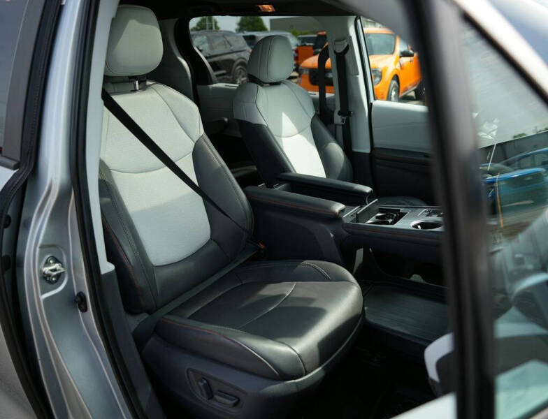 2021 Toyota Sienna XSE 7-Passenger