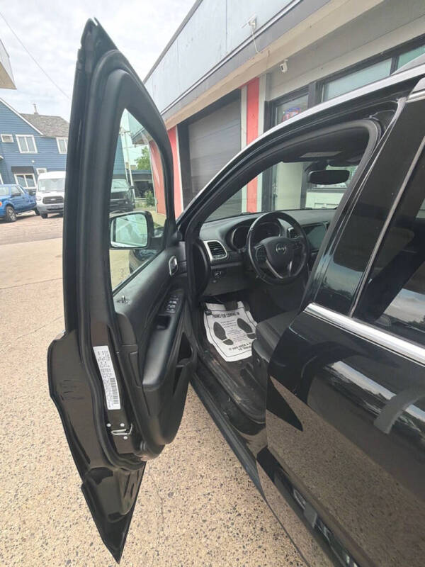 2019 Jeep Grand Cherokee Laredo