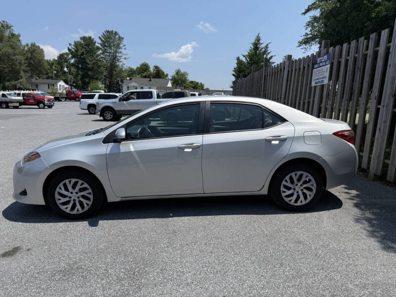 2019 Toyota Corolla LE's photo