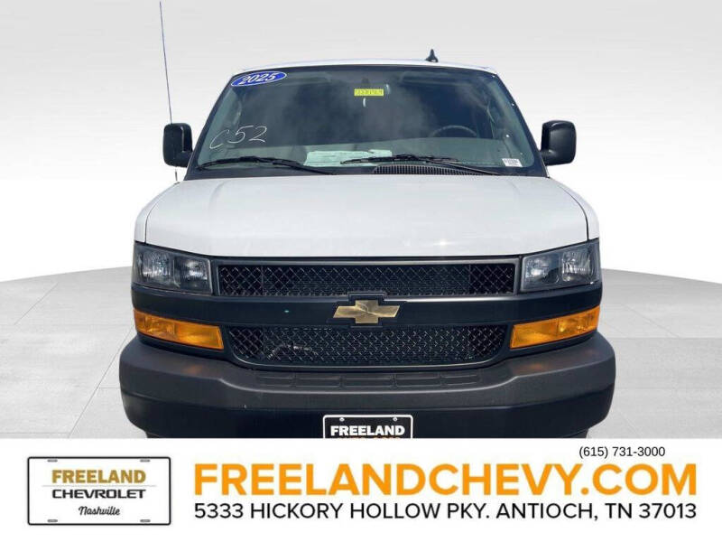 2025 Chevrolet Express 3500