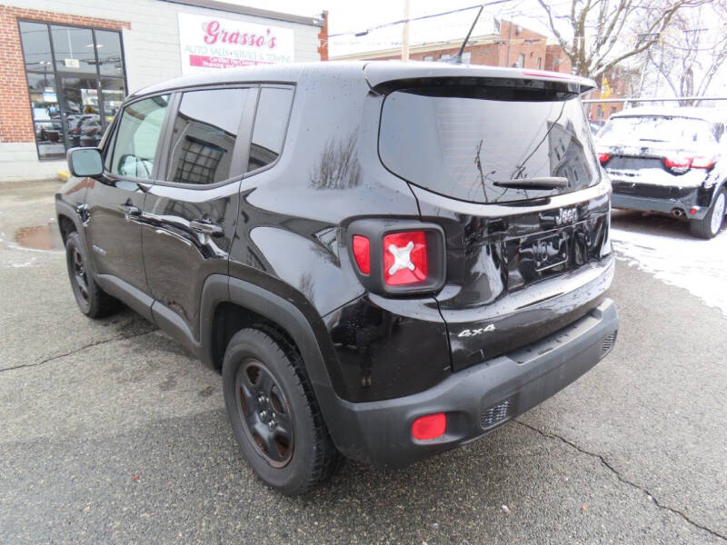 2016 Jeep Renegade Sport photo 4