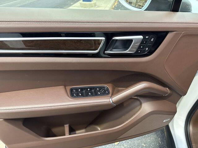 2023 Porsche Cayenne Platinum Edition