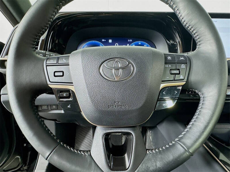 2025 Toyota Crown Signia XLE