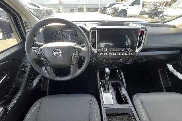 2025 Nissan Frontier SV