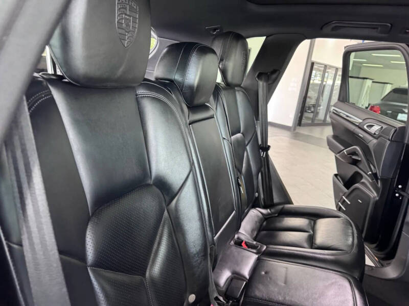 2018 Porsche Cayenne Platinum Edition