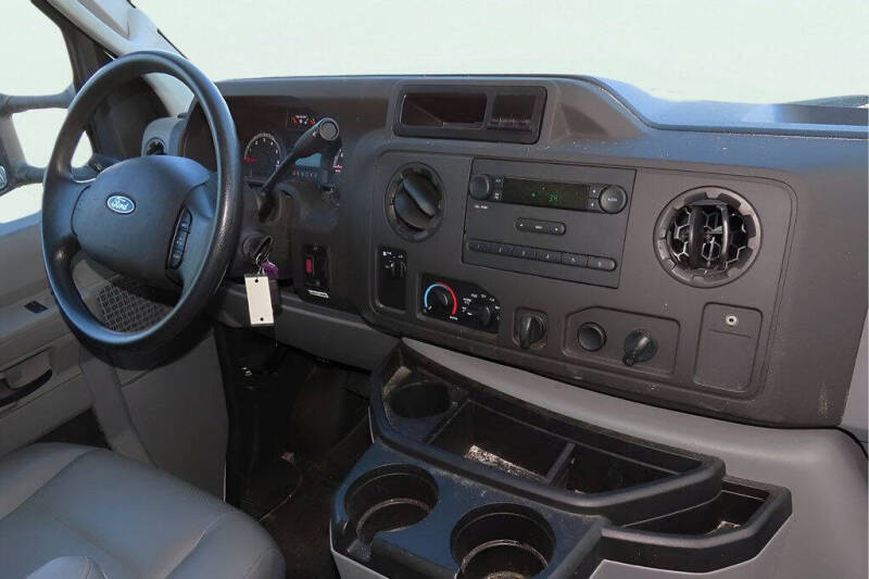 2017 Ford E-Series E-450 SD