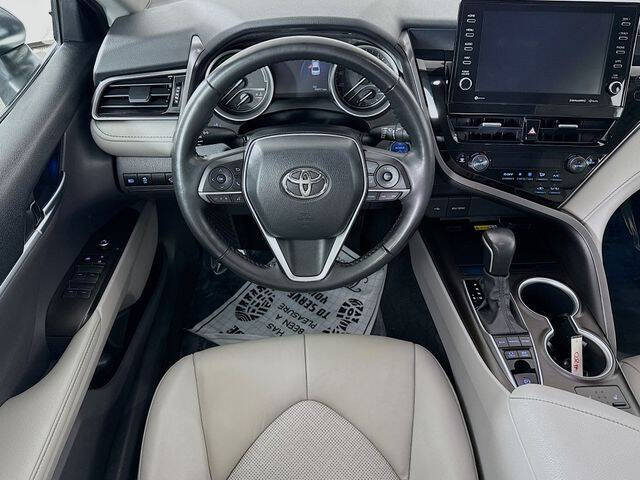 2022 Toyota Camry Hybrid XLE