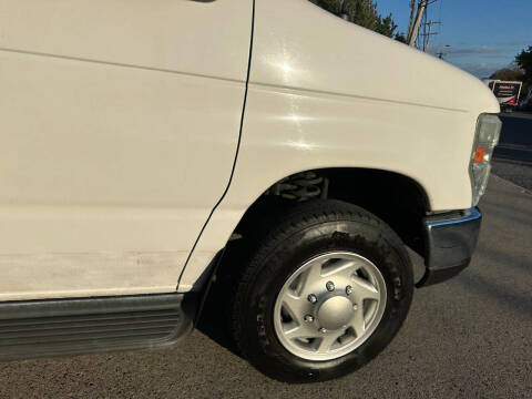 2009 Ford E-Series E-350 SD XLT