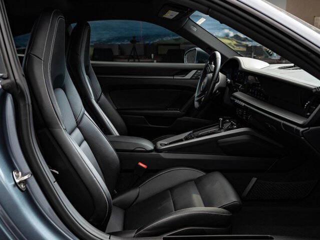 2025 Porsche 911 Carrera