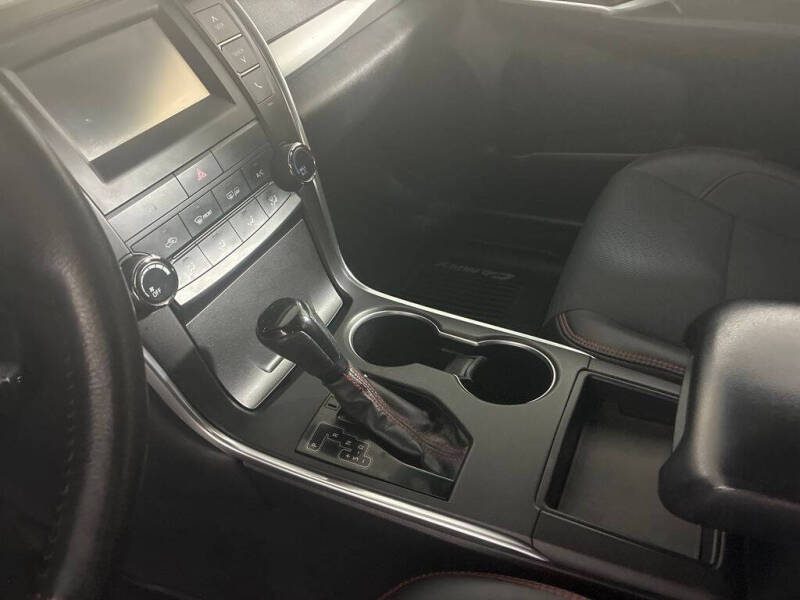 2017 Toyota Camry SE