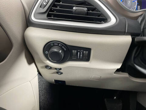 2024 Chrysler Voyager LX