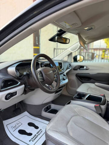 2017 Chrysler Pacifica Touring-L Plus