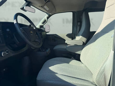 2025 Chevrolet Express LT 3500