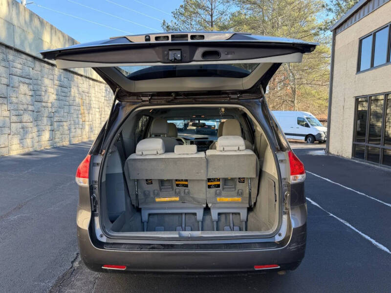 2012 Toyota Sienna LE 7-Passenger