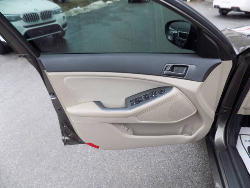 2012 Kia Optima LX's photo