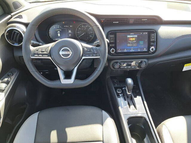 2023 Nissan Kicks SR