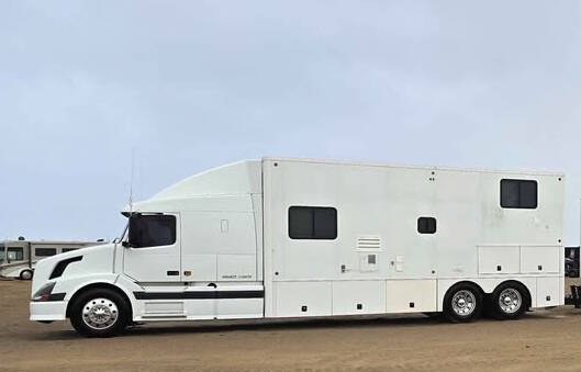 2006 Coach House Volvo VNL