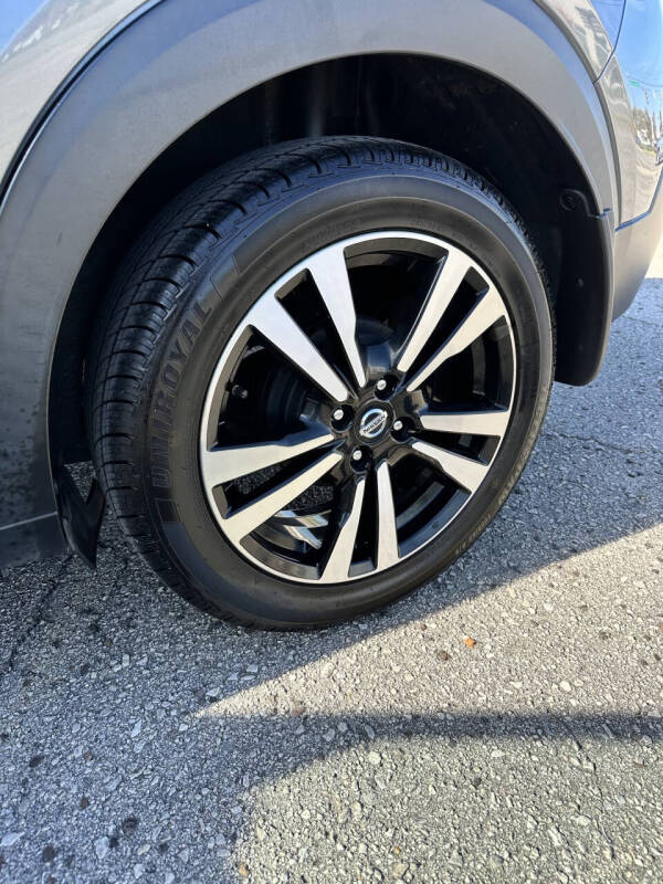 2020 Nissan Kicks SR