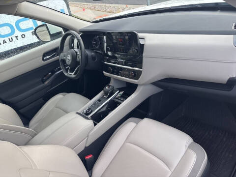 2023 Nissan Pathfinder SL