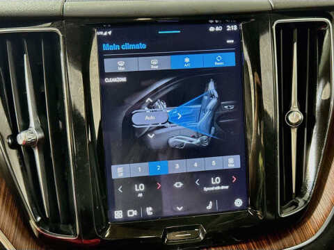 2023 Volvo XC60 B5 Plus Dark Theme