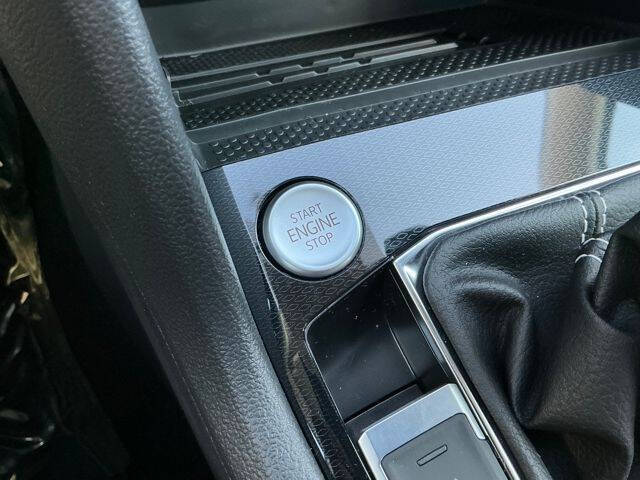 2025 Volkswagen Taos SEL 4Motion