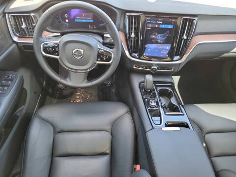 2024 Volvo S60 Recharge T8 Plus Dark Theme