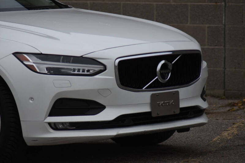 2018 Volvo S90 Momentum photo 8