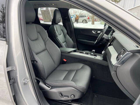2025 Volvo XC60 B5 Plus Dark Theme