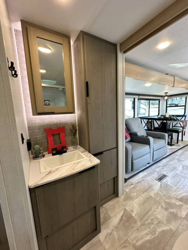 2024 Dutchmen Kodiak 2921FKDS