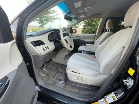 2011 Toyota Sienna LE 7-Passenger