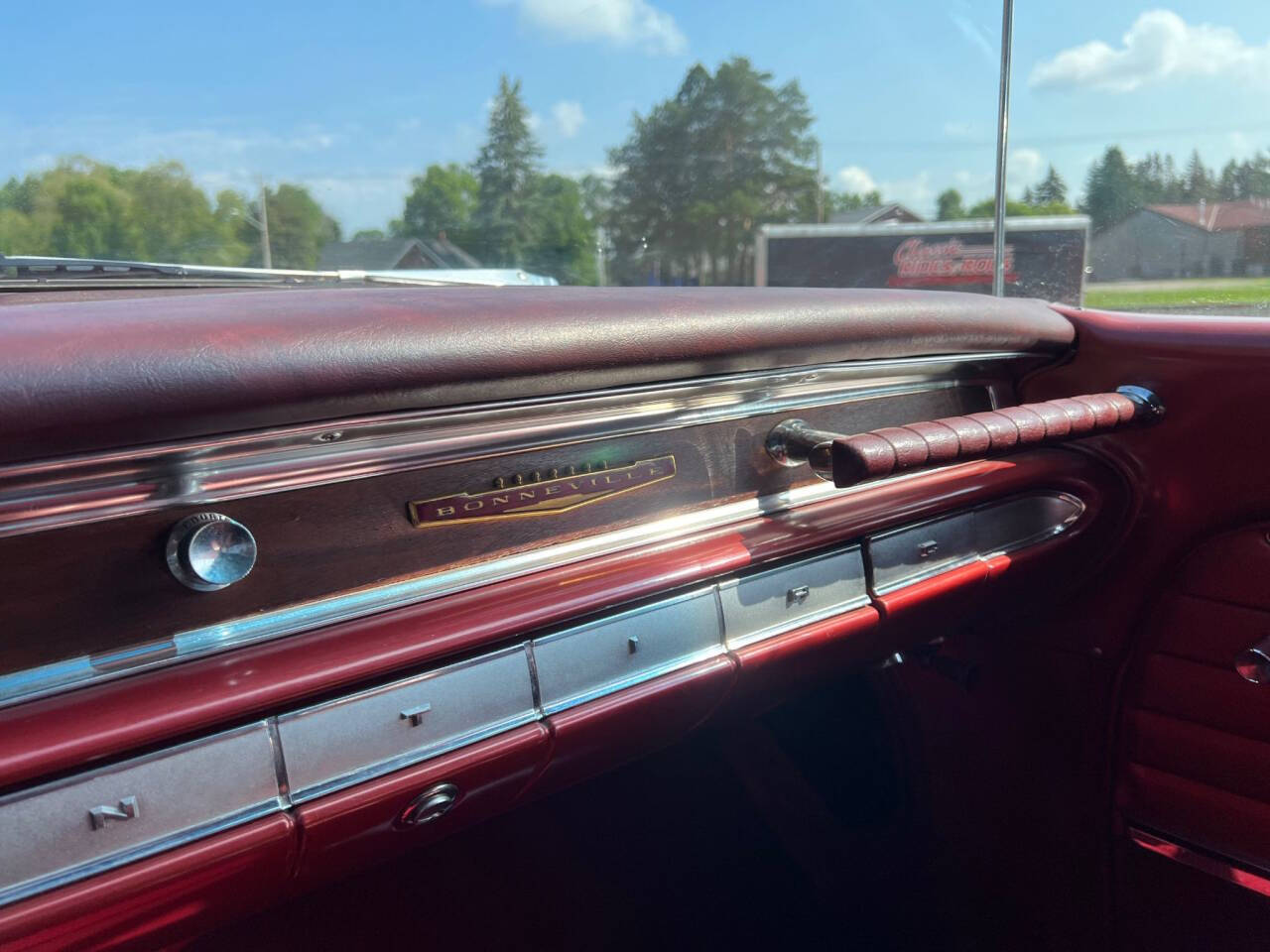 1960 Pontiac Bonneville 8