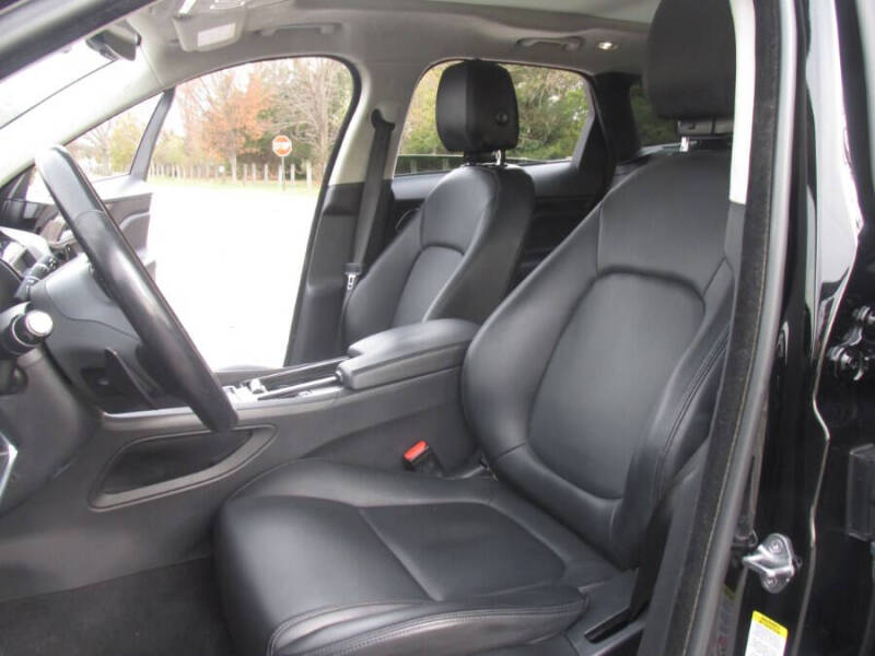 2019 Jaguar F-PACE 25t Premium