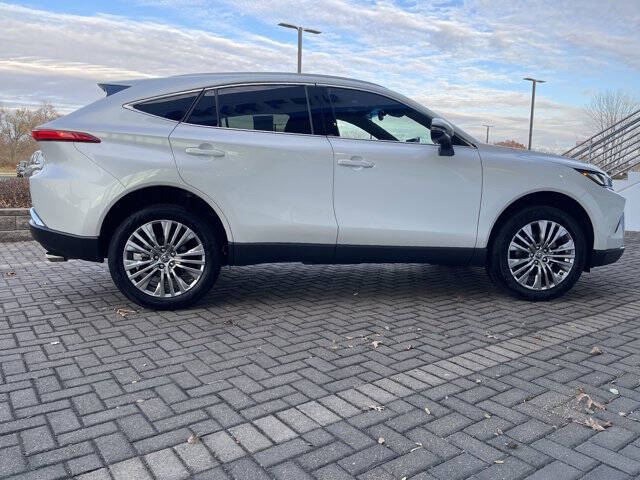 2023 Toyota Venza LE