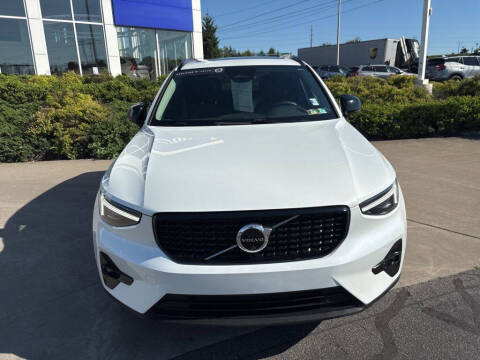2024 Volvo XC40 B5 Plus Dark Theme