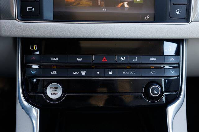 2017 Jaguar XF 35t Prestige