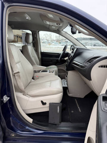 2013 Chrysler Town and Country Touring-L