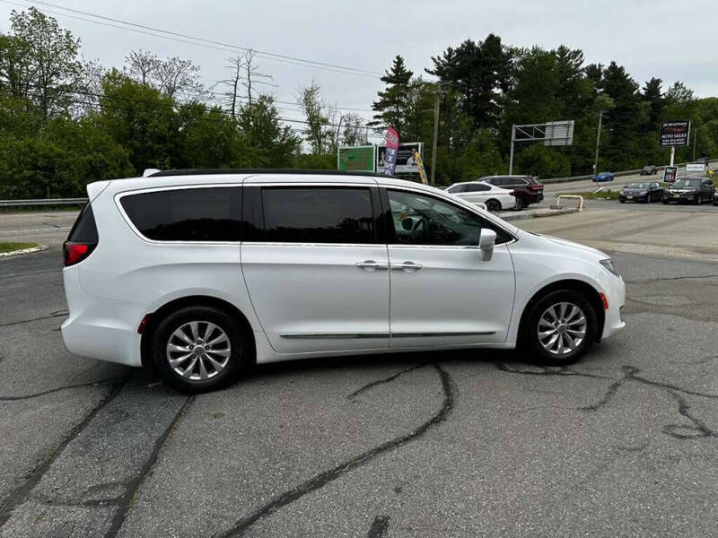 2017 Chrysler Pacifica Touring-L