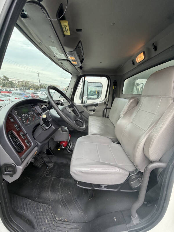 2020 Freightliner M2 106