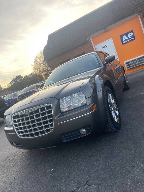 Chrysler 300's photo