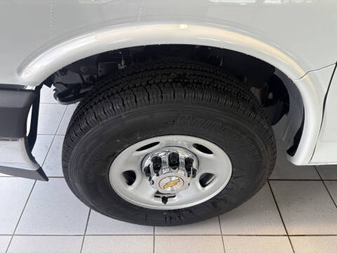 2025 Chevrolet Express 3500