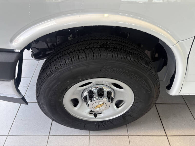 2025 Chevrolet Express 3500