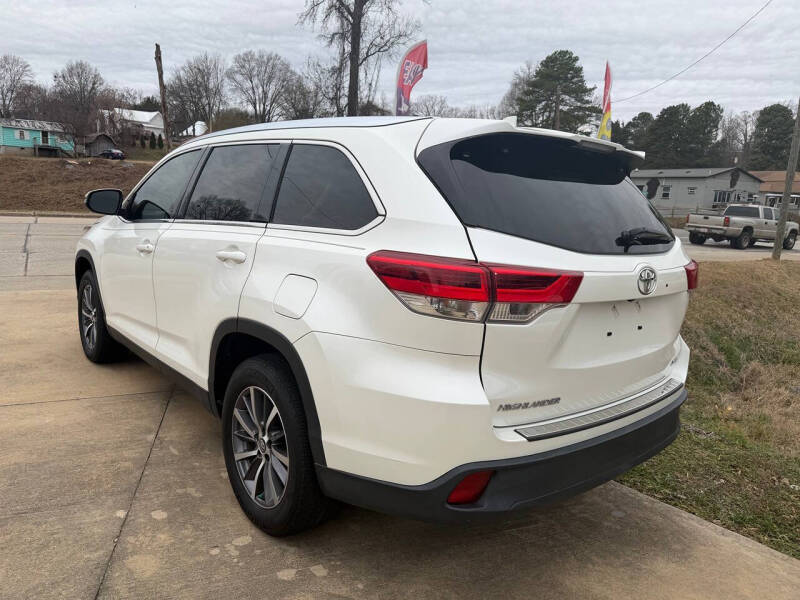 2019 Toyota Highlander SE