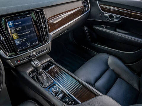 2018 Volvo S90 T5 Momentum