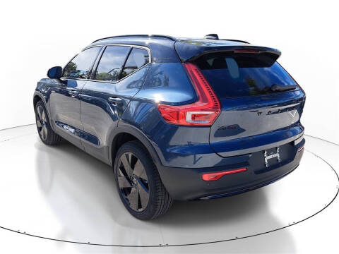 2026 Volvo XC40 B5 Ultra Black Edition
