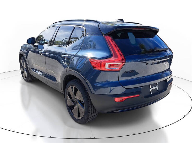 2026 Volvo XC40 B5 Ultra Black Edition