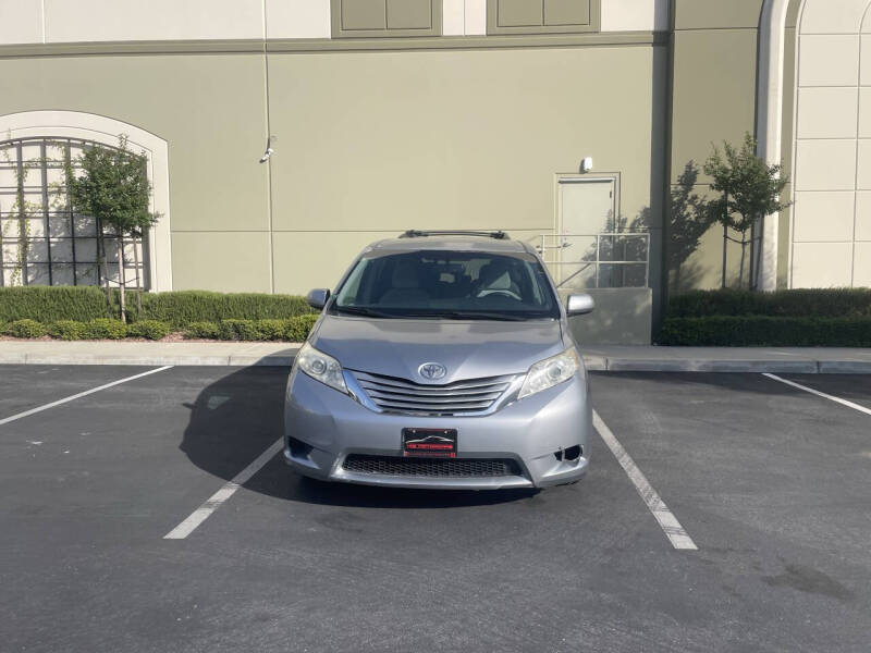 2015 Toyota Sienna LE 8-Passenger