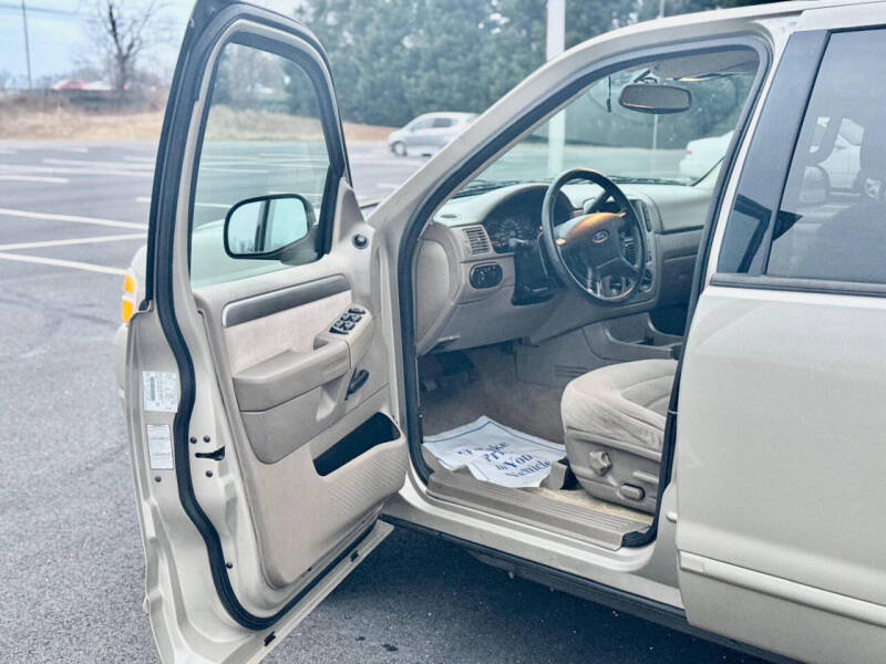 2004 Ford Explorer XLT