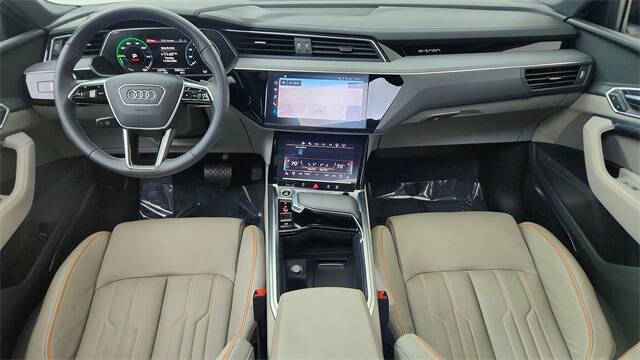 2024 Audi Q8 Sportback e-tron quattro Prestige S line